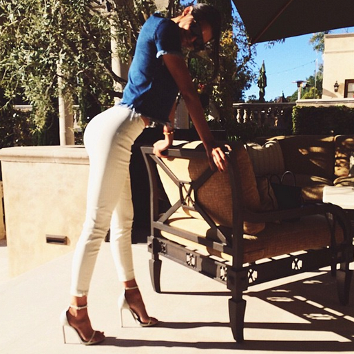 Kendall Jenner kör vita tights. Kendall Jenner kör vita tights.